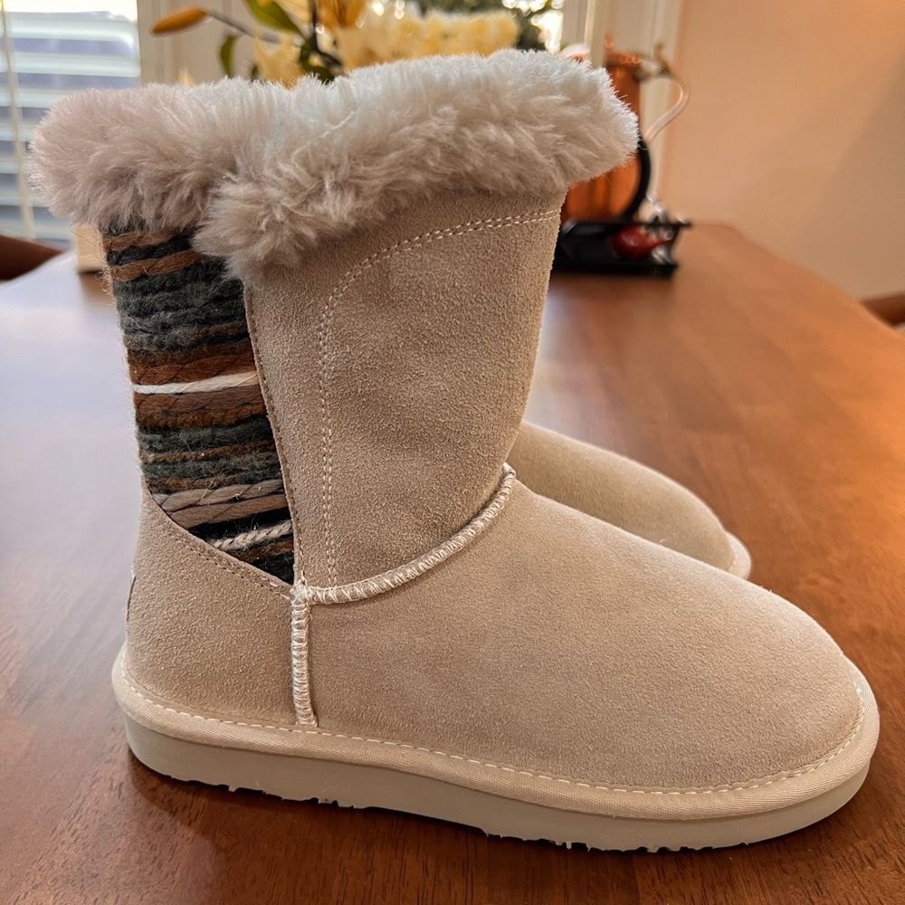 Lamo Boots Yarn Details Gray Suede Soft Faux Fur Water Stain Resistant Sz 5 NWOB